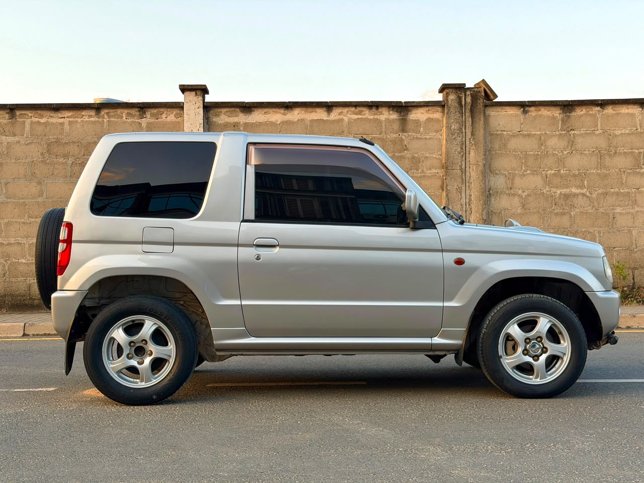 MITSUBISH PAJERO thumbnail 3